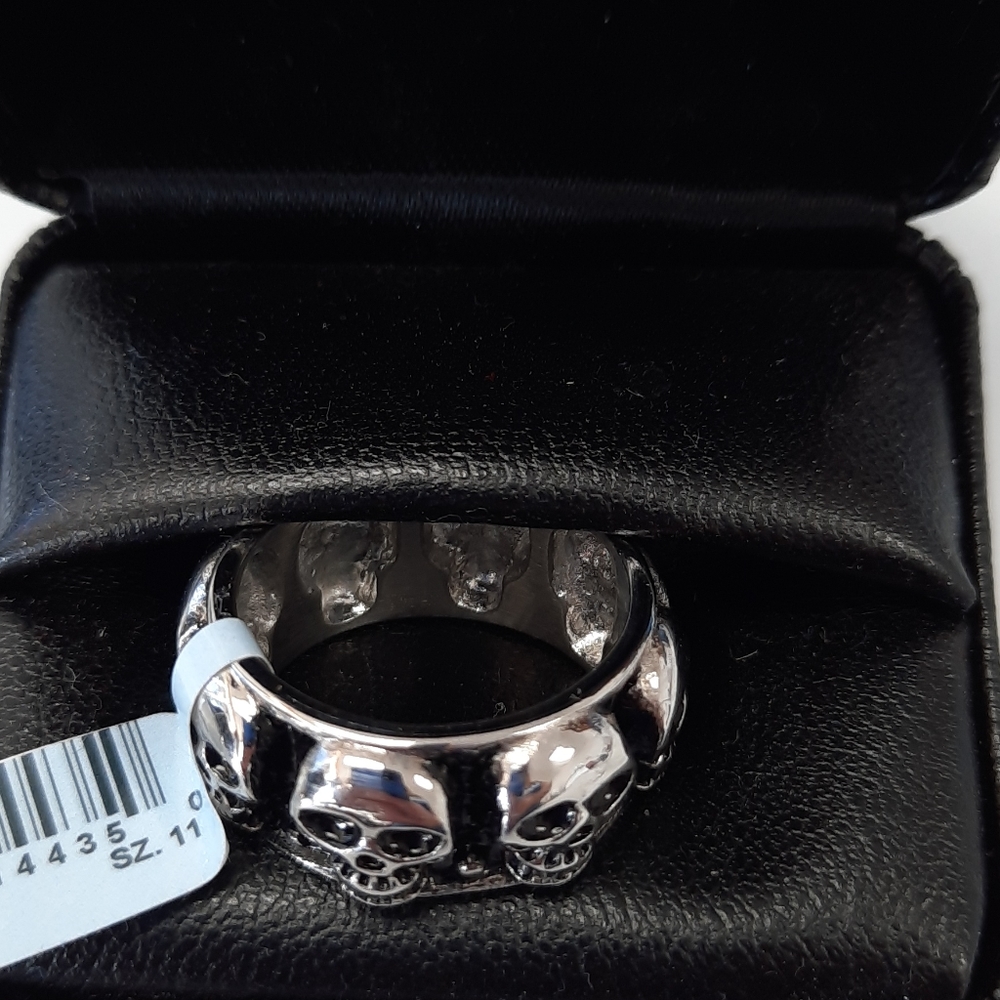 Men's Sterling silver Skull Ring size 11
